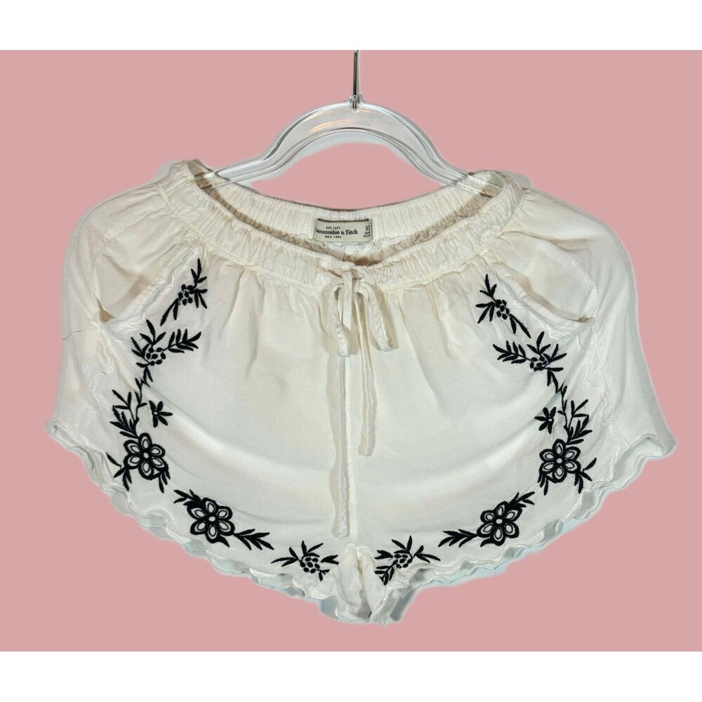 Abercrombie & Fitch white shorts w/ black BOHO floral embroidery size XS